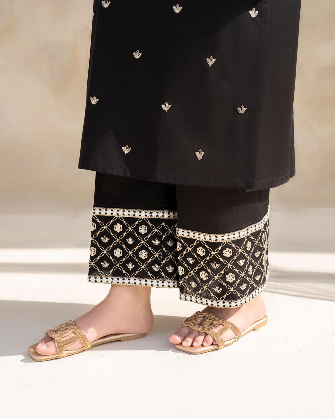 Unstitched 2PC embroidered lawn suit -NF - DE 1137