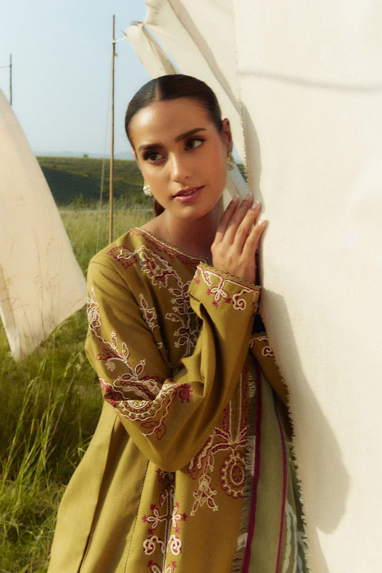 Zara Shahjahan 3PC Dhanak Embroidered Shirt with Digital Printed Shawl – ZC271