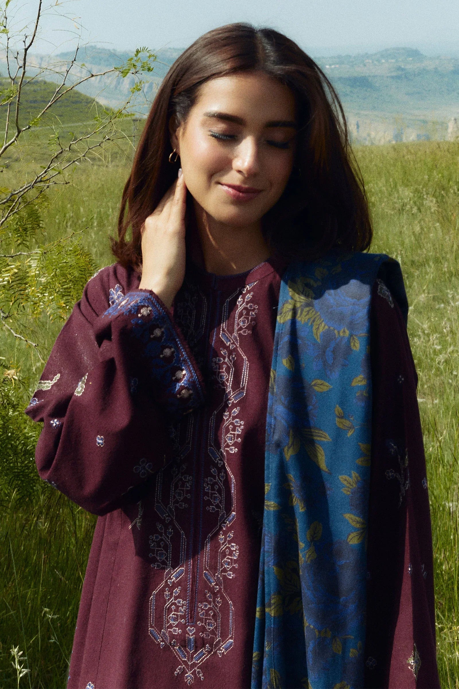 Zara Shahjahan 3PC Dhanak Embroidered Shirt with Digital Printed Shawl – ZC274